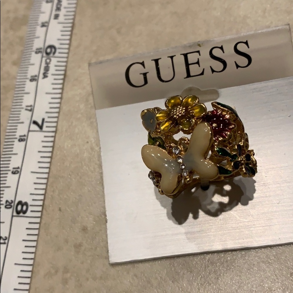 Guess flower ring